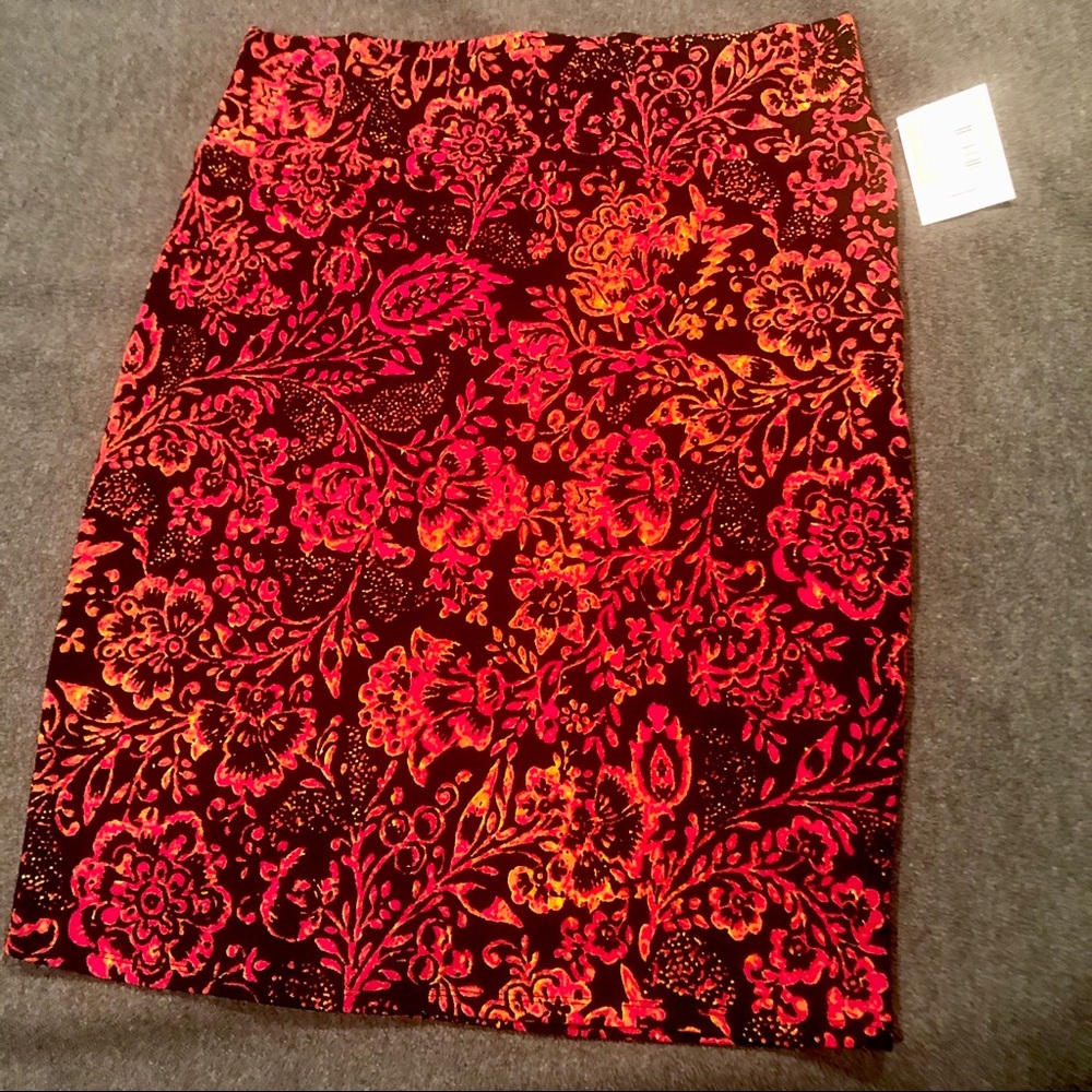 NWT Cassie LulaRoe Cozy Pencil Skirt Plus Size 3x - Picture 2 of 6
